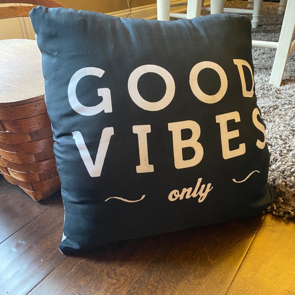 Black and white good vibes only pillowcase